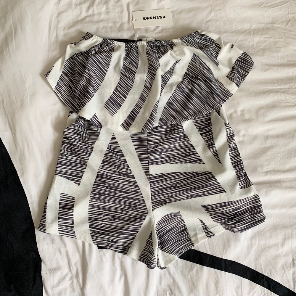 NWT‼️ Geometric Print Romper